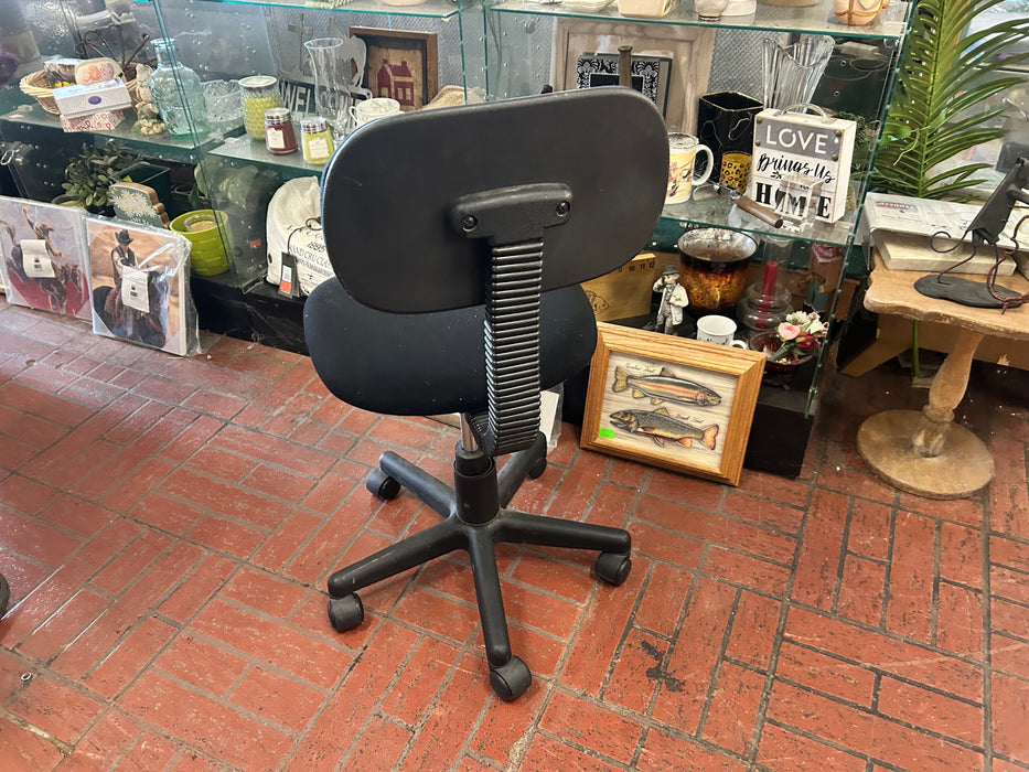 Black office desk chair 34089