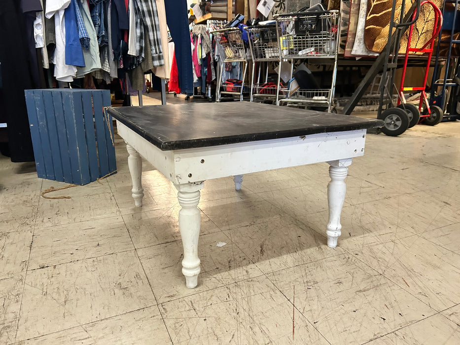 Farmhouse style coffee table 34103