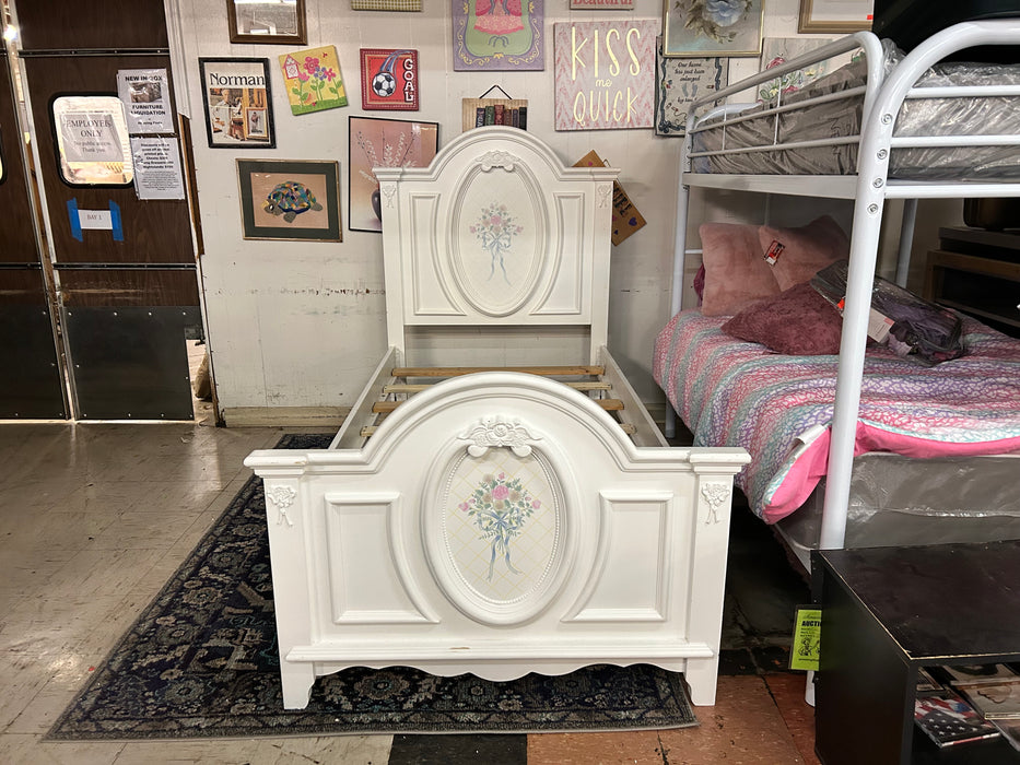 Floral white twin bed 34105