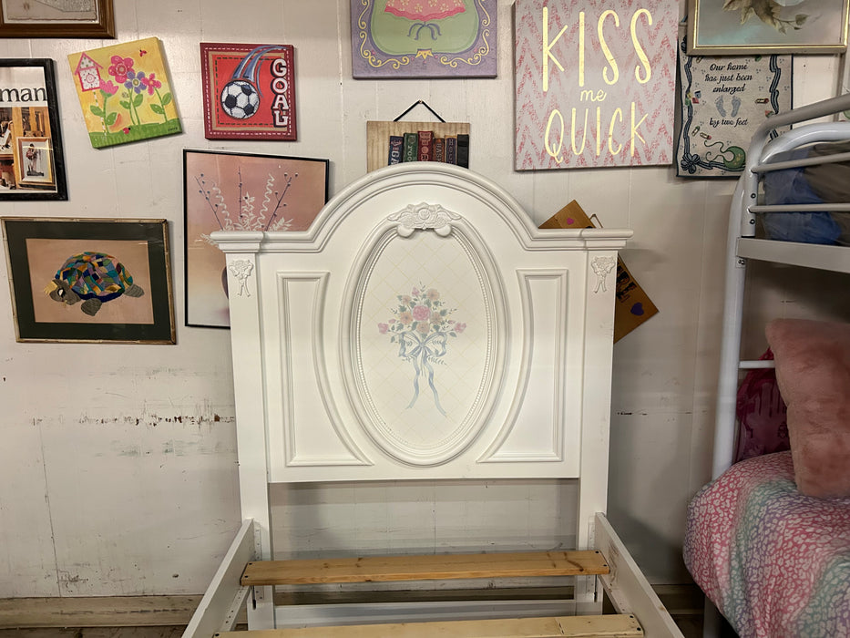 Floral white twin bed 34105