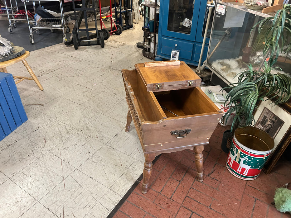 Magazine rack with storage side table 34079