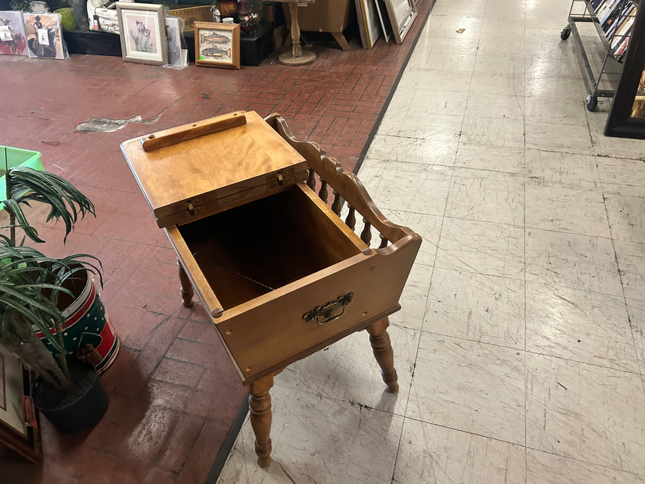 Magazine rack with storage side table 34079