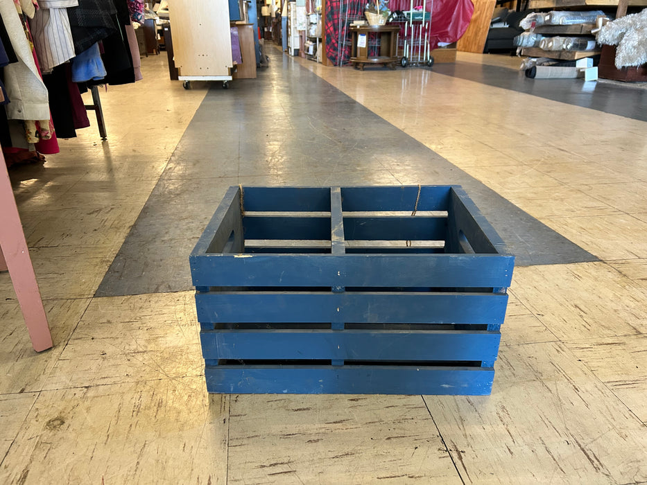 Blue wooden crate 34109
