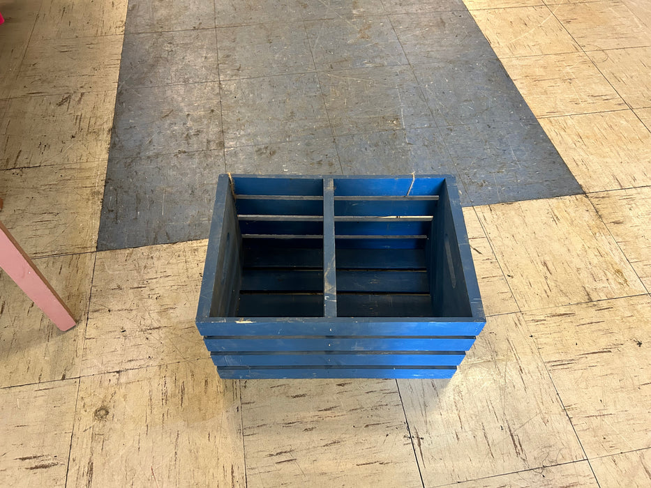 Blue wooden crate 34109