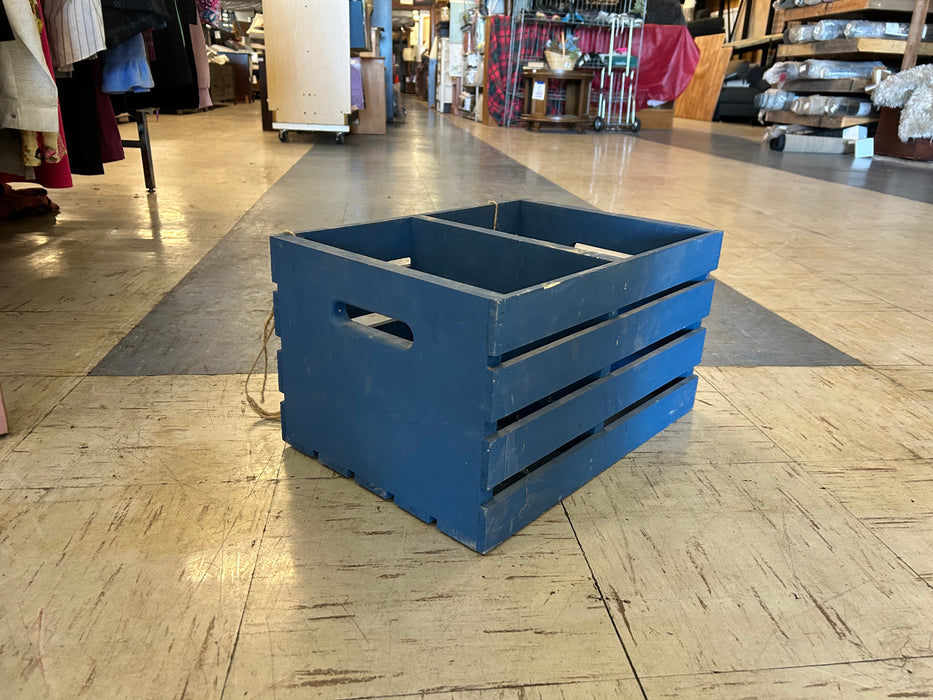 Blue wooden crate 34109
