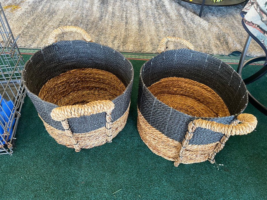 Large wicker woven two-tone baskets 33386