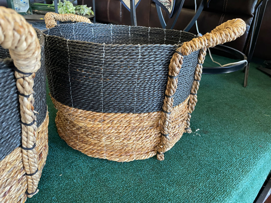 Large wicker woven two-tone baskets 33386