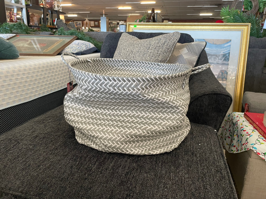 Large grey and white woven basket 33392