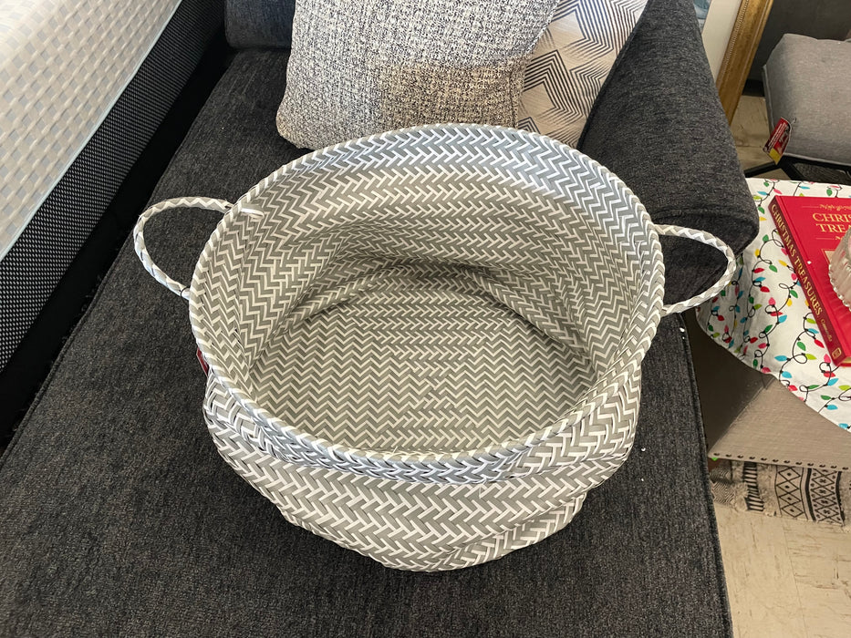 Large grey and white woven basket 33392