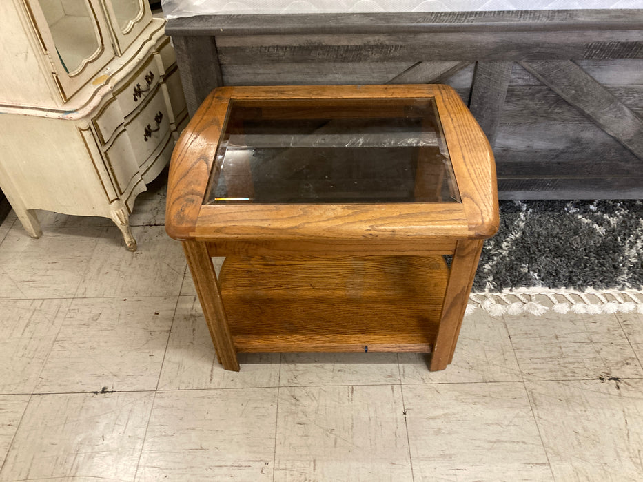 Wood and glass end table 31888