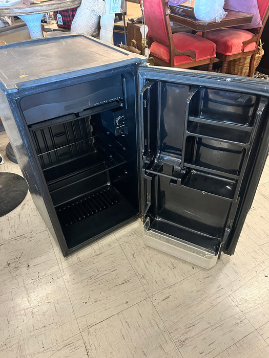 Sanyo mini fridge refrigerator frig 34137