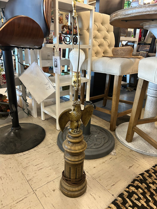Vintage mid century eagle lamp with shade 34141