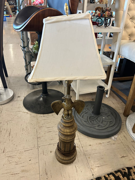 Vintage mid century eagle lamp with shade 34141