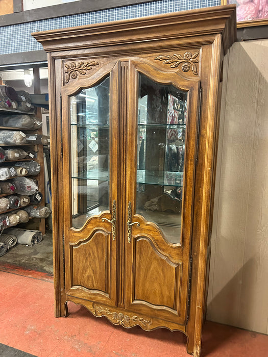 Thomasville beveled glass 2 door one drawer china cabinet hutch 34145