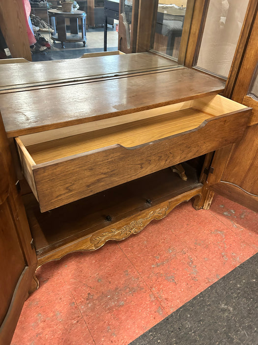 Thomasville beveled glass 2 door one drawer china cabinet hutch 34145