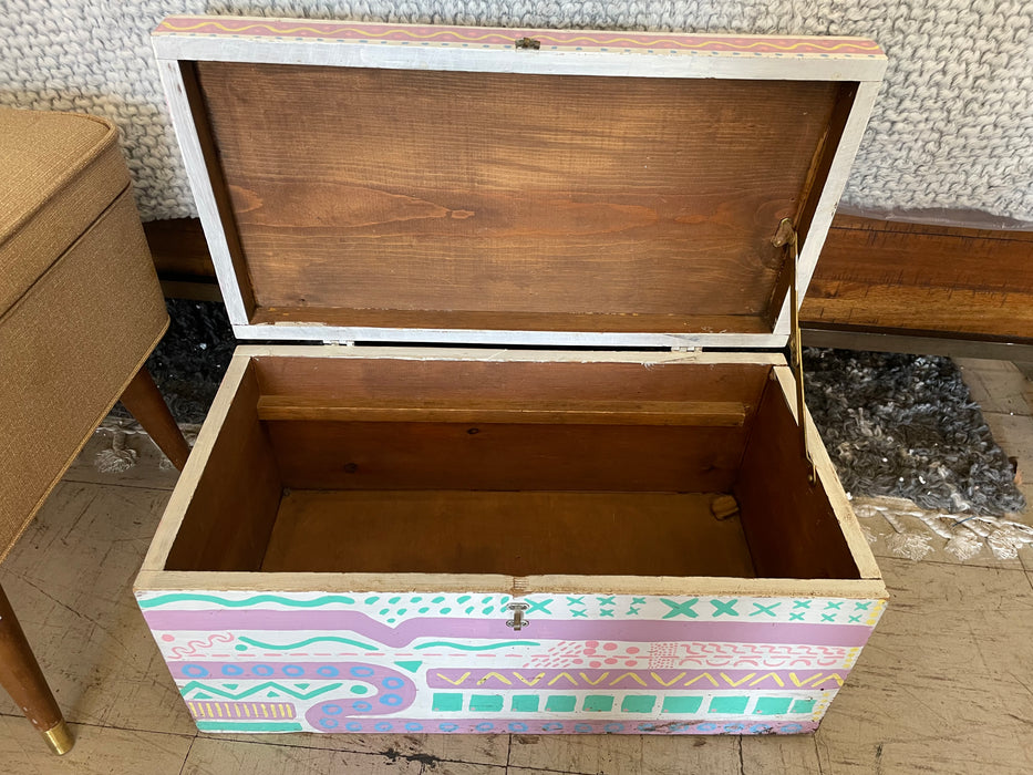 Wood toy box missing hinge 33449