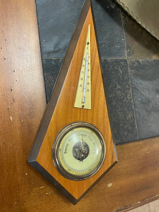 Vintage barometer 31947