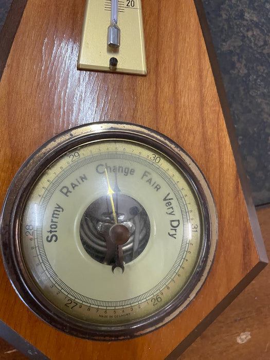 Vintage barometer 31947