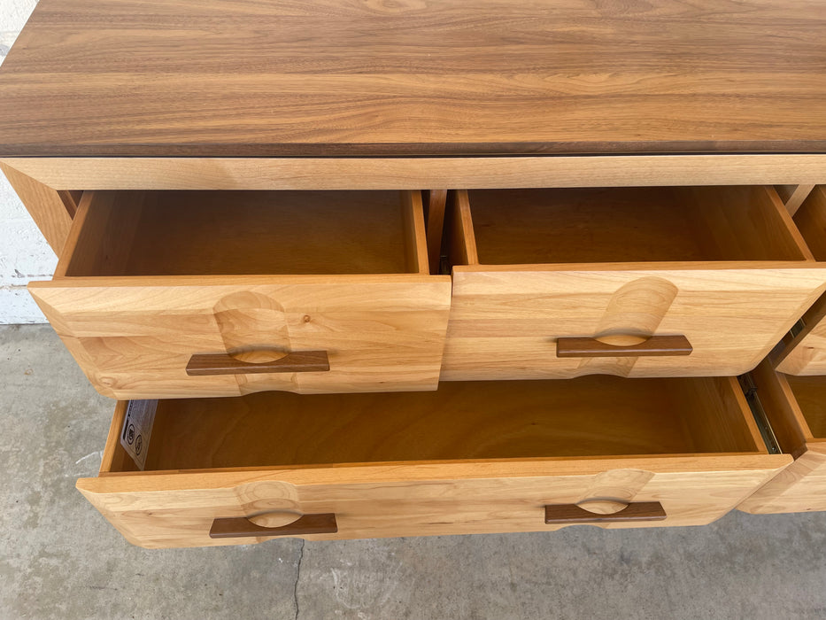 Newer dresser 8 drawers 32683