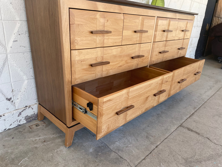 Newer dresser 8 drawers 32683
