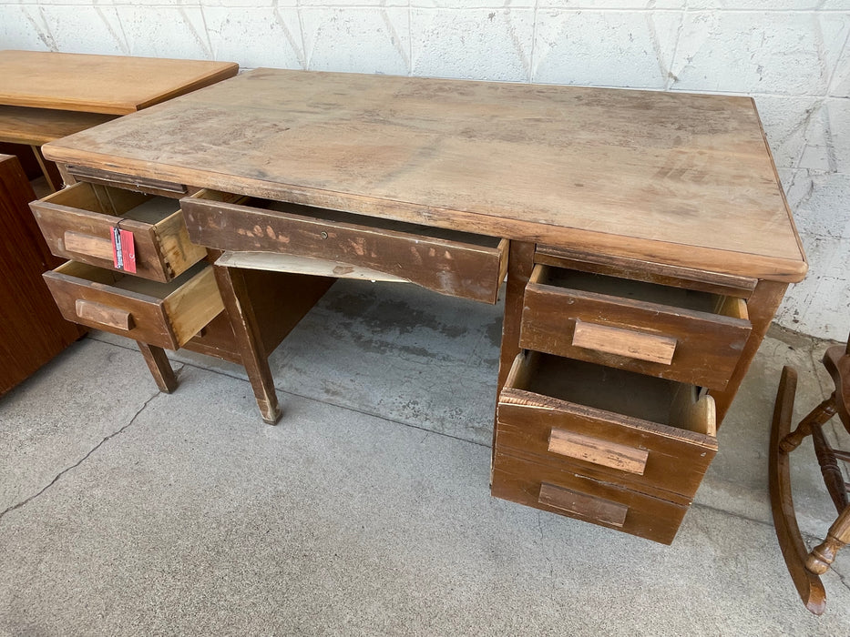 Wood 6 drawer desk 32760