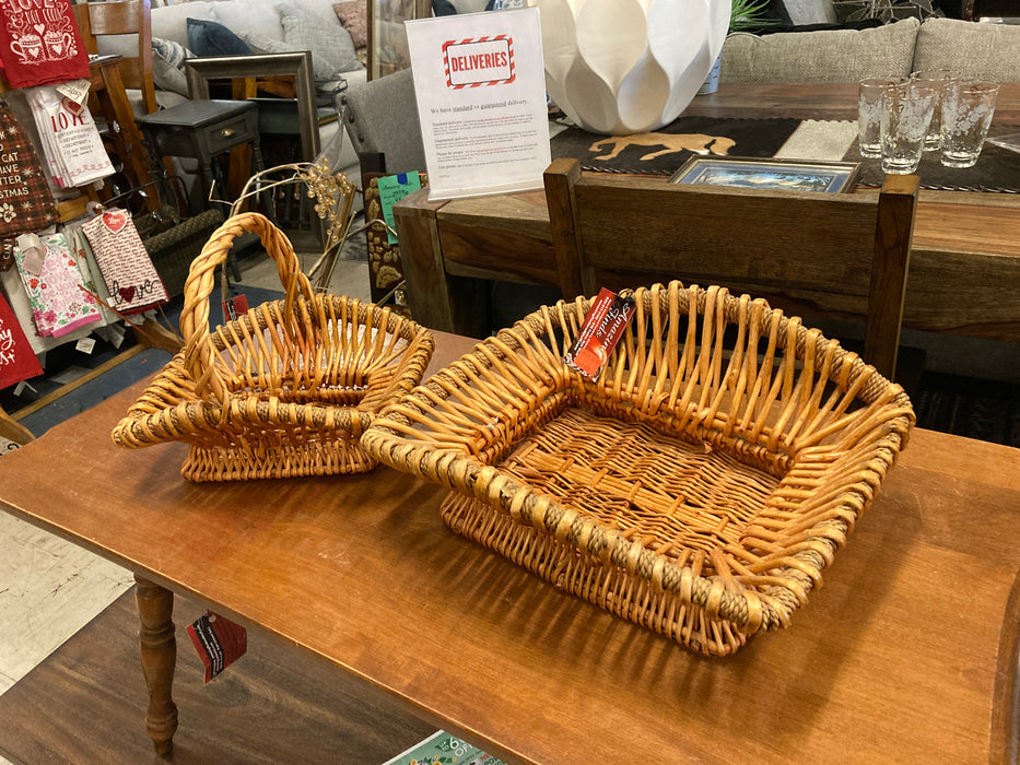 Woven basket with tray 31124