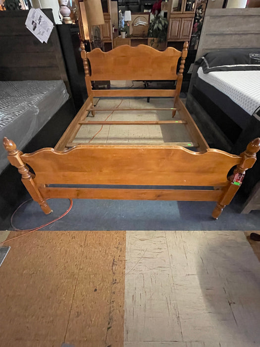 Queen wood bed 32725