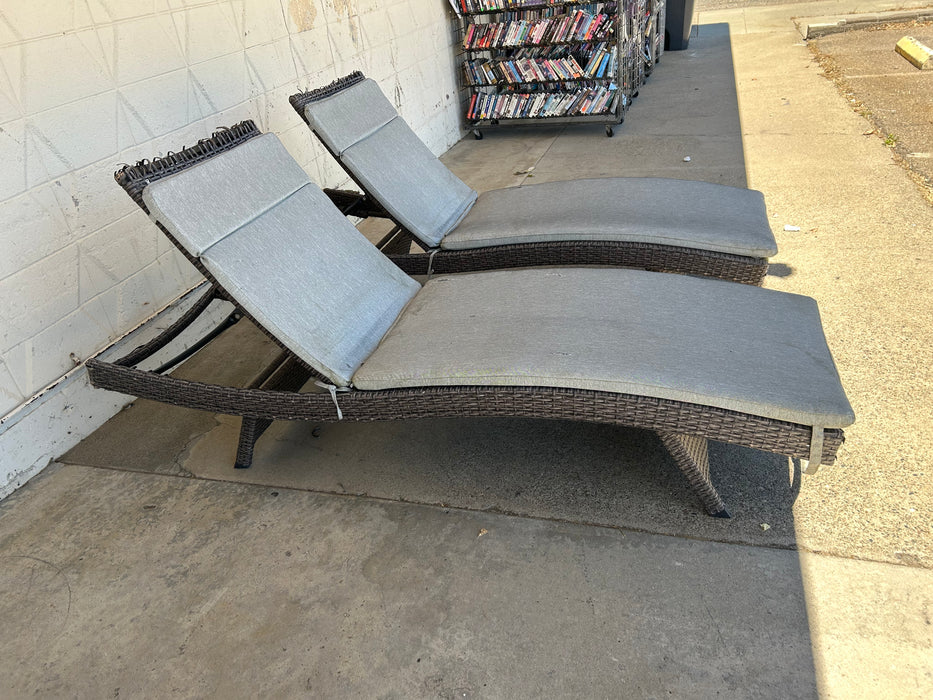 Grey wicker patio lounge chairs 34293