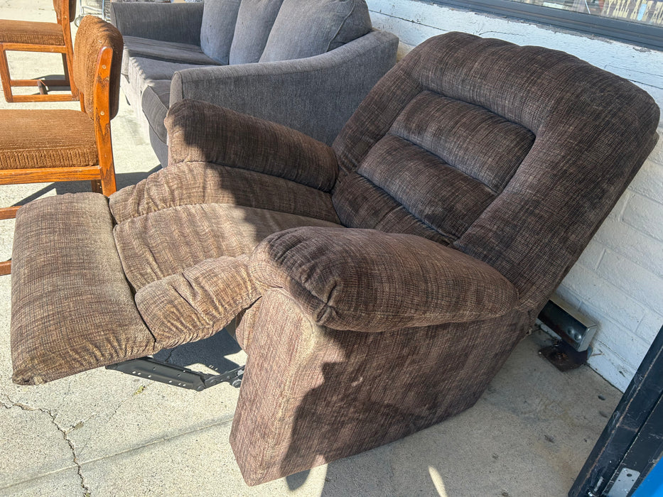 Large plush manual brown recliner reclining chair 34291
