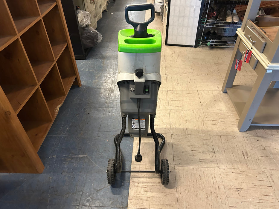 1.5" capacity 14 amp electric shredder/chipper 34301