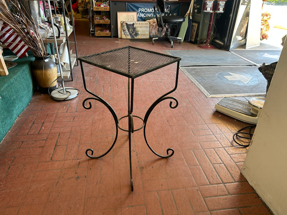 Wrought iron accent or end table 34302