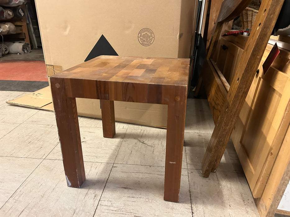 Small brown side end table 34312