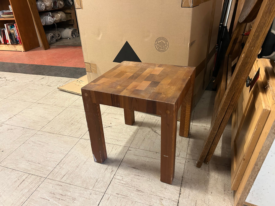 Small brown side end table 34312