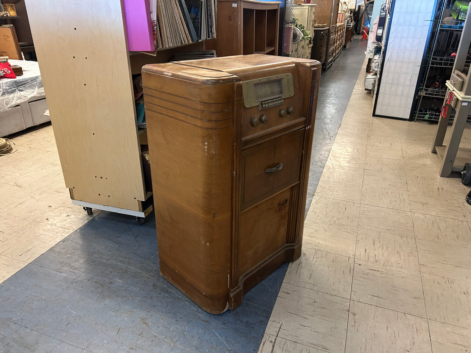 Art Deco vintage wood stereo console Silvertone 34300