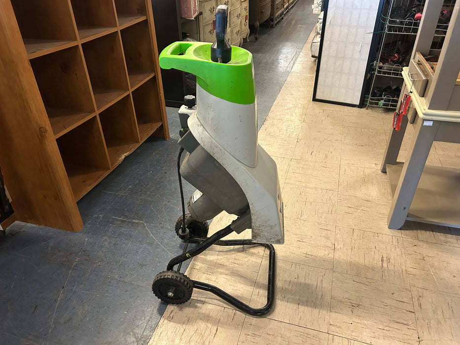 1.5" capacity 14 amp electric shredder/chipper 34301
