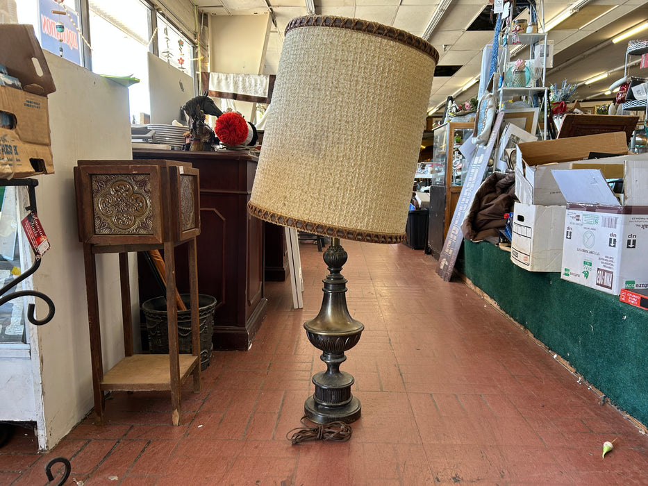 Vintage ornate lamp 34316