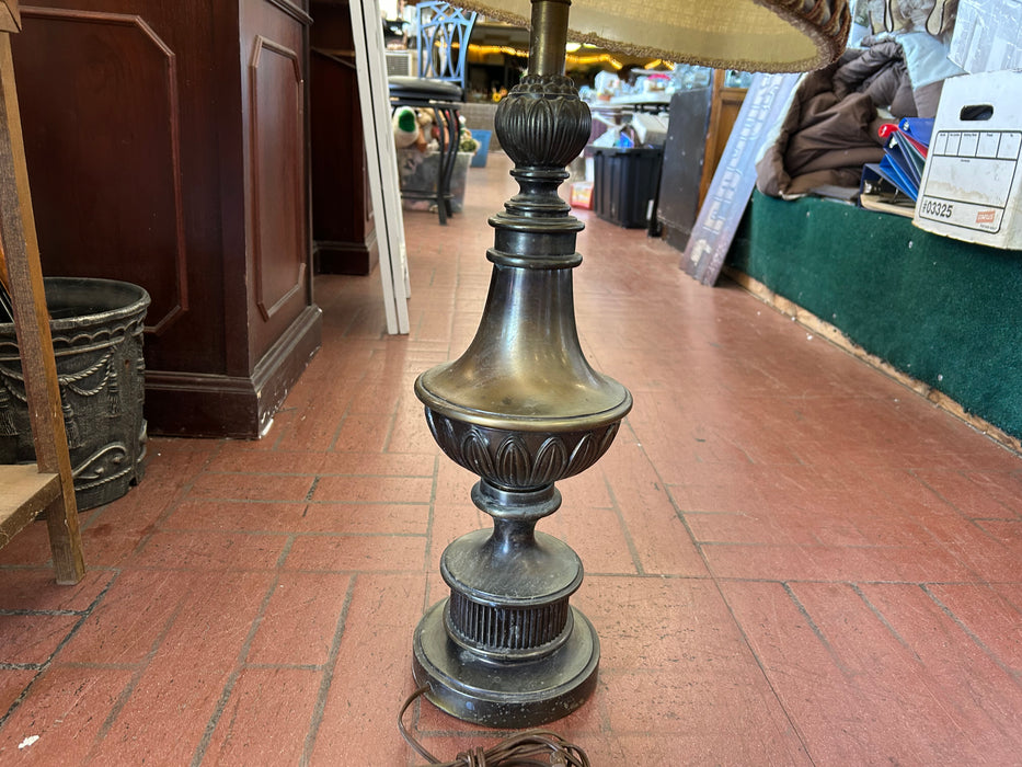 Vintage ornate lamp 34316