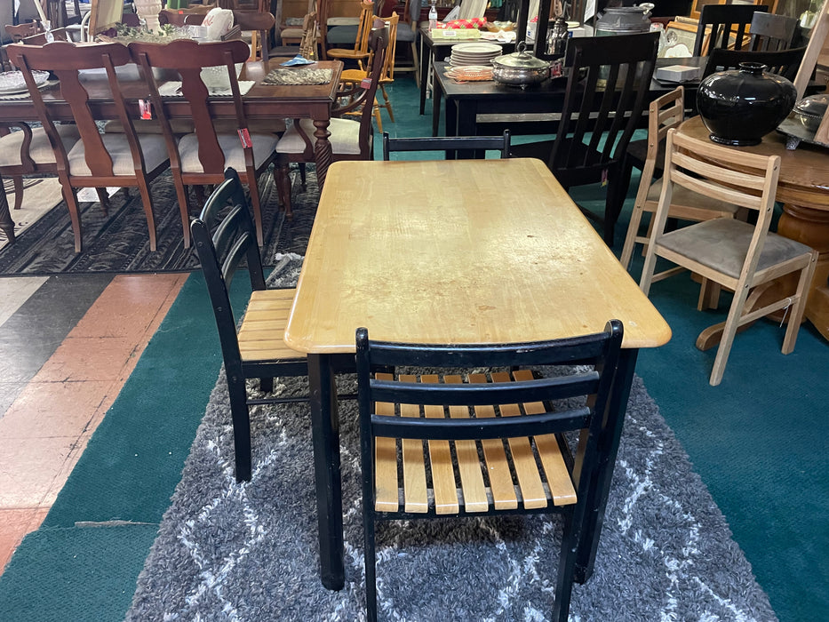 Dining table with 3 chairs 32612