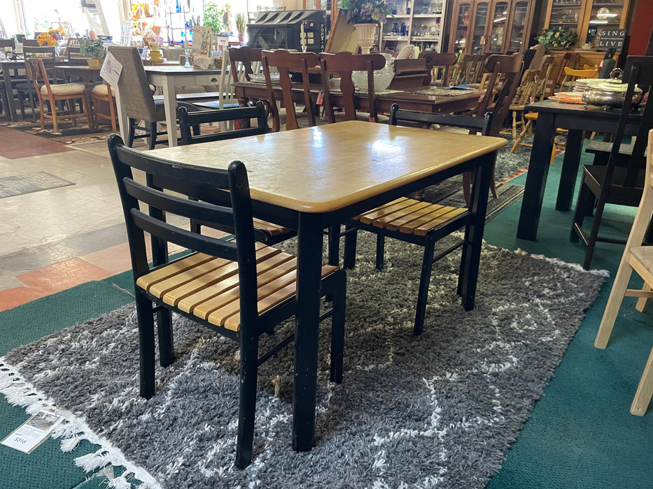 Dining table with 3 chairs 32612