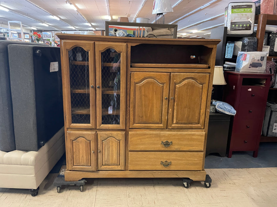 6 door 2 drawer TV stand/cabinet 32614