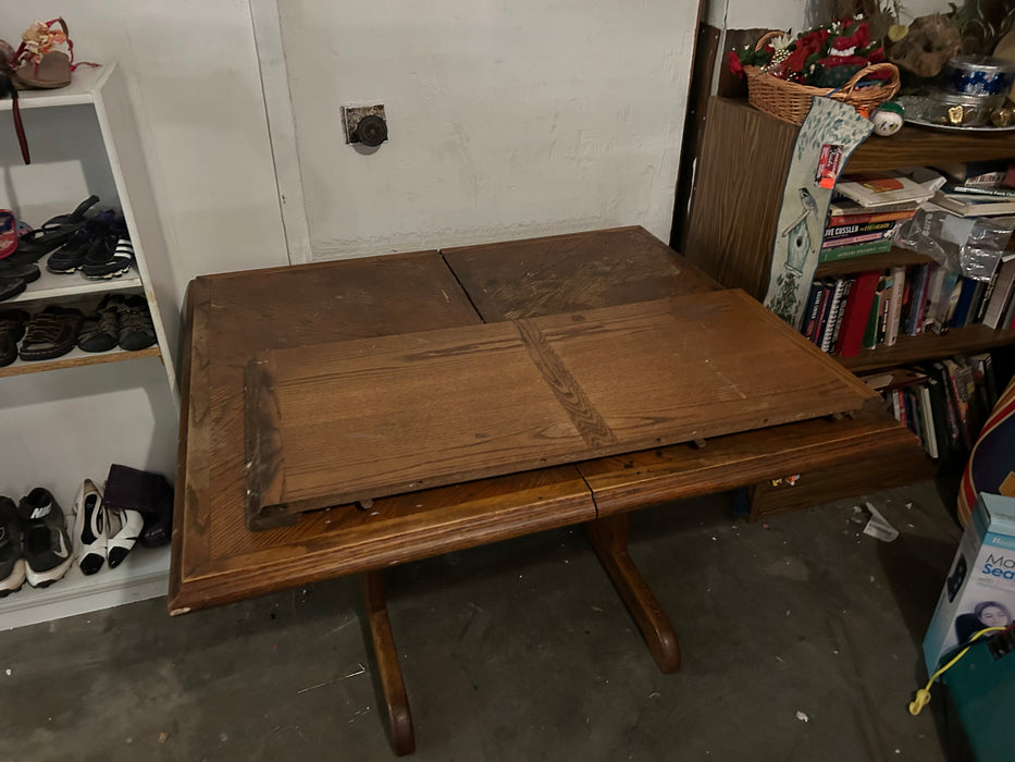 Kitchen or dining table with leaf 34289