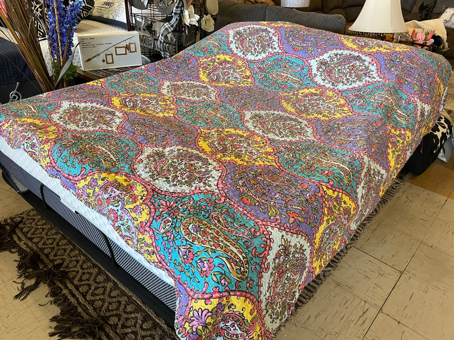 Colorful queen paisley quilt 31025