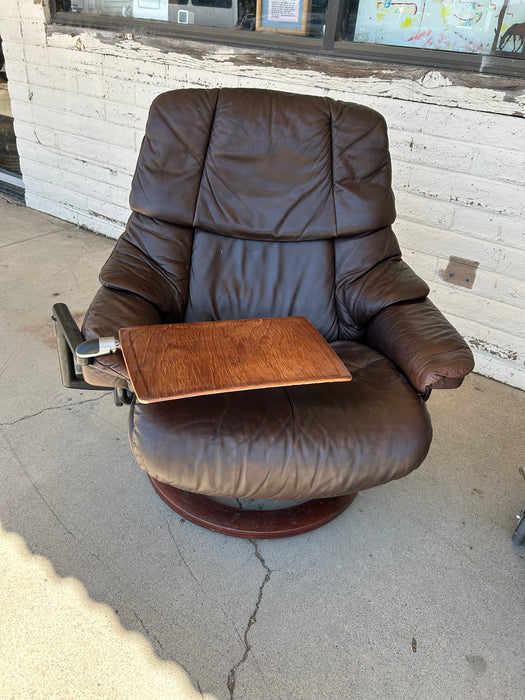 Brown accent chair with tray table 34332