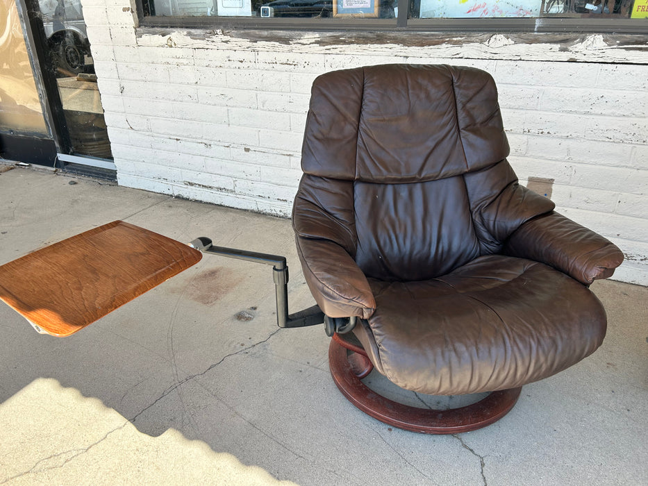 Brown accent chair with tray table 34332