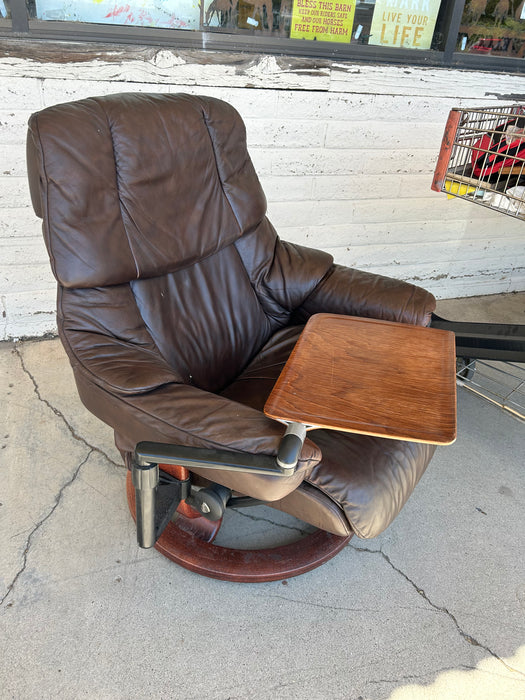 Brown accent chair with tray table 34332