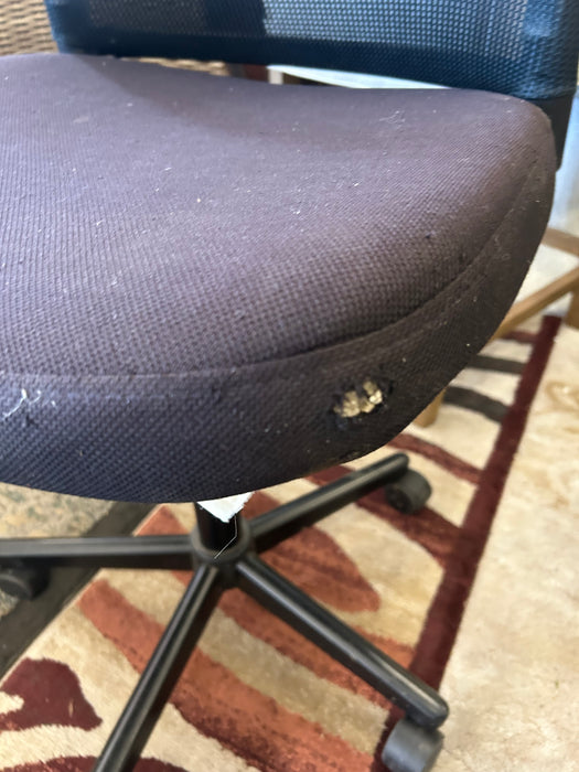 Black mesh back computer desk chair 34340