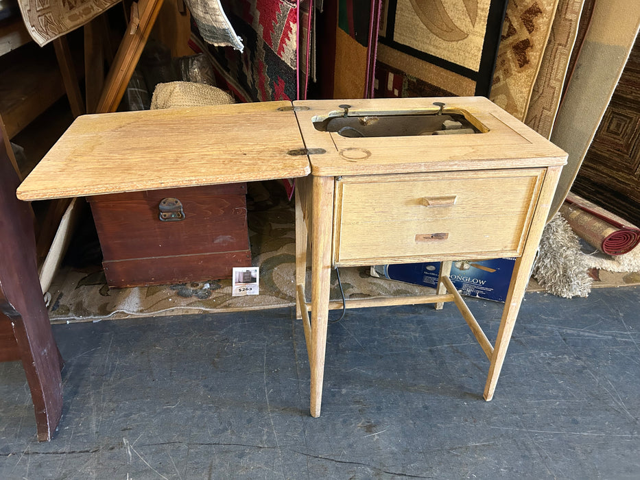 Domestic rotary sewing machine in cabinet 34346