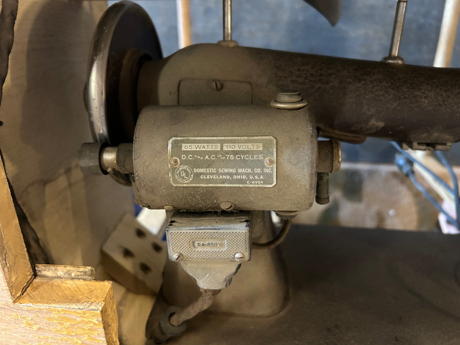 Domestic rotary sewing machine in cabinet 34346