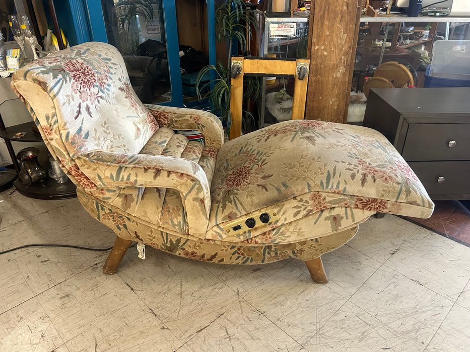 Vintage MCM Lounge Co INC upholstered contour lounge heat massage chair 34347