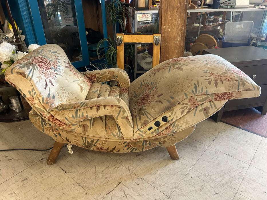 Vintage MCM Lounge Co INC upholstered contour lounge heat massage chair 34347